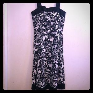 🌟SOLD🌟 R&K Black & White floral dress.